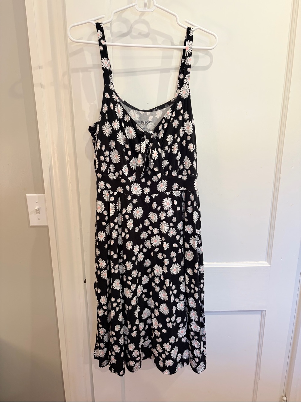 Torrid Black Daisy Print Sundress with Tie Front NWT